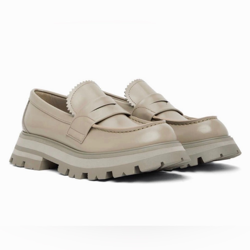 NEW Alexander McQueen Wander Leather Loafer in Stone Gray For Women's Size 10